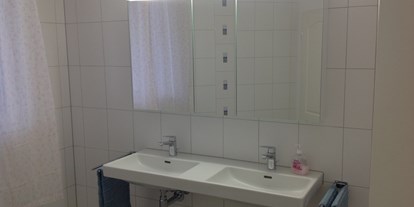 Monteurwohnung - Badezimmer: eigenes Bad - Sempach - Bad des Monteurzimmers in Kriens - Villa Musica