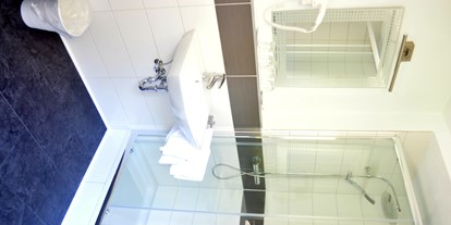 Monteurwohnung - Badezimmer: eigenes Bad - Loßburg Loßburg - Gasthof Anker