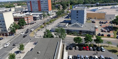 Monteurwohnung - Kühlschrank - Peine - Mitten in der City von Salzgitter Lebenstedt! 1 ZW mit 2 Betten, Balkon, WLAN, Fernseher, Bad, Küche