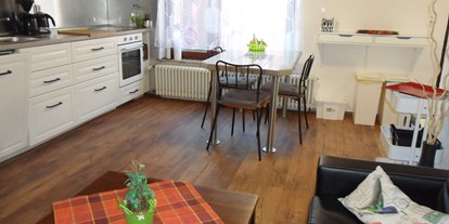 Monteurwohnung - Balkon - Merzig - Wohnbereich FW Asterix - Wohnung Asterix: 2 Schlafzimmer mit je 2 Einzelbetten
