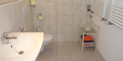 Monteurwohnung - Balkon - Saarlouis Saarbrücken - Bad mit Dusche - Wohnung Asterix: 2 Schlafzimmer mit je 2 Einzelbetten