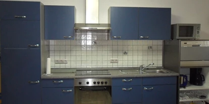 Monteurwohnung - Balkon - Saarlouis Saarbrücken - Küche mit Spülmaschine, Senseo, Wasserkocher, Mikrowelle, usw. - Wohnung Idefix 1 SZ: 2 Einzelbetten
