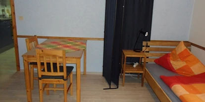 Monteurwohnung - Art der Unterkunft: Ferienwohnung - Vierherrenborn - Option b: 1 Bett im Schlafzimmer - Wohnung Idefix 1 SZ: 2 Einzelbetten