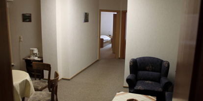 Monteurwohnung - Bettwäsche: Bettwäsche inklusive - Heeslingen - Aufenthaltsraum - Tietjens Gasthof, sauberes Zimmer mit eigenem Badezimmer