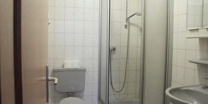 Monteurwohnung - Kühlschrank - Horneburg - Badezimmer - Tietjens Gasthof, sauberes Zimmer mit eigenem Badezimmer