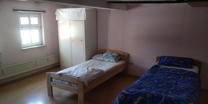 Monteurwohnung - Kühlschrank - Morschen - Schlafzimmer - Monteurzimmer Bergheim