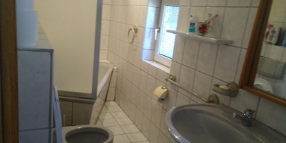 Monteurwohnung - Badezimmer: eigenes Bad - Guxhagen Grebenau - Bad - Monteurzimmer Bergheim