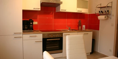 Monteurwohnung - Kühlschrank - Berßel - vollausgestatte Küche mit Sitzecke - Ferienhaus Abel - top Ausstattung, zentrale Lage