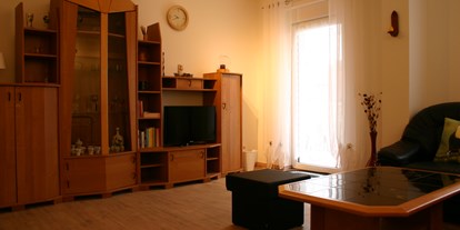 Monteurwohnung - Zimmertyp: Doppelzimmer - Deersheim - Wohnzimmer - Ferienhaus Abel - top Ausstattung, zentrale Lage
