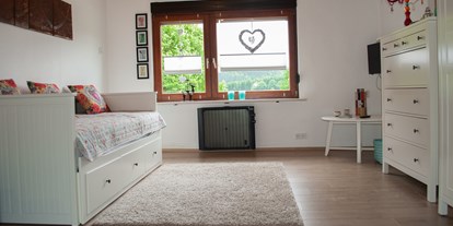 Monteurwohnung - Einzelbetten - PLZ 35239 (Deutschland) - Wohn- Schlafzimmer 1 (2x80cm, max.. 2 Pers.) - Haus Sohl am Rothaarsteig