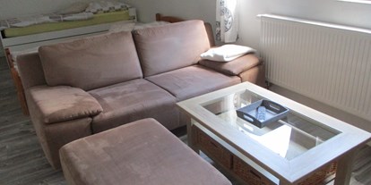 Monteurwohnung - Einzelbetten - Küps - Sitzplatz mit Tisch - Wruck,bei alf und inge