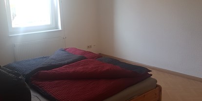 Monteurwohnung - Bettwäsche: Bettwäsche inklusive - PLZ 79346 (Deutschland) - Erstes Schlafzimmer - Fewo am Hang 