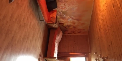Monteurwohnung - Einzelbetten - PLZ 51597 (Deutschland) - Das gemütliche und doch geräumige Schlafzimmer ist für max. 4 Personen mit sehr bequemen Schlafgelegeheiten ausgestattet.  - Röhmann