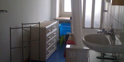 Monteurwohnung - Art der Unterkunft: Gästezimmer - PLZ 22049 (Deutschland) - Badezimmer mit Dusche - Zimmervermietung an der Messe