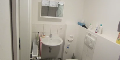 Monteurwohnung - Badezimmer: eigenes Bad - Göschitz - Badezimmer - Hero Zimmer