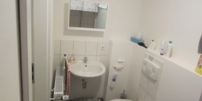 Monteurwohnung - TV - Töpen - Badezimmer - Hero Zimmer