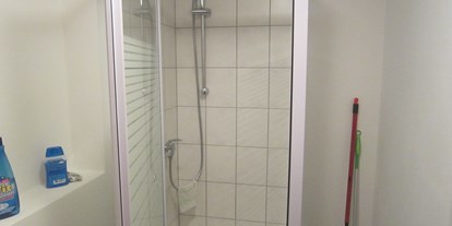Monteurwohnung - TV - Töpen - Badezimmer - Hero Zimmer