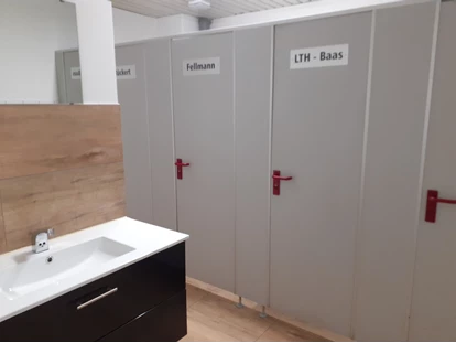 Monteurwohnung - Küche: Gemeinschaftsküche - Bartenshagen-Parkentin - Toilette - Haus Kerstin