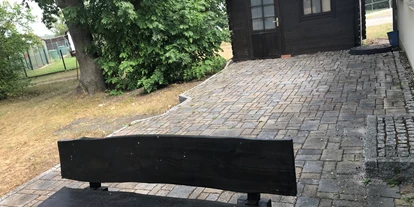 Monteurwohnung - TV - Oberlausitz - Terrasse unter Eichen - Casa Rustica