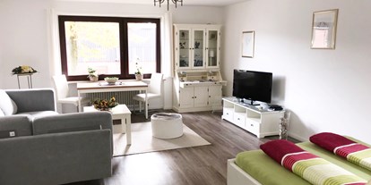 Monteurwohnung - Zimmertyp: Einzelzimmer - Lübeck - Wohn- und Schlafbereich
Schlafgelegenheit für max. 3 Personen.
Couch=Schlafcouch - Apartment Lara Bad Schwartau