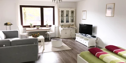 Monteurwohnung - Hund erlaubt - Schleswig-Holstein - Wohn- und Schlafbereich
Schlafgelegenheit für max. 3 Personen.
Couch=Schlafcouch - Apartment Lara Bad Schwartau
