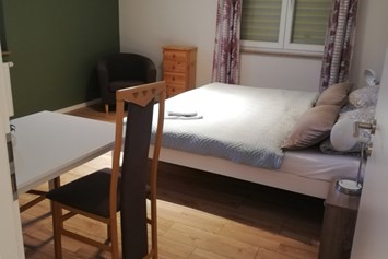 Monteurzimmer: Doppelzimmer in der Arbeiterwohnung in Triefenstein. - Spessart-T-Raum - Monteurzimmer