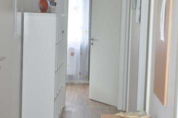 Monteurzimmer: Eingangsbereich und Flur im Monteurzimmer Spessart-T-Raum in Triefenstein. - Spessart-T-Raum - Monteurzimmer