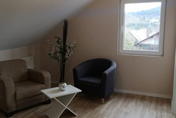 Monteurzimmer: Wohnbereich in der Monteurunterkunft in Triefenstein. - Spessart-T-Raum - Monteurzimmer