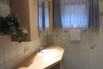 Monteurzimmer: Bad mit seperater Toilette - Ferienwohnung H. Pfeifle