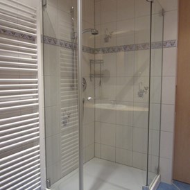 Monteurzimmer: Bad mit Dusche - Ferienwohnung H. Pfeifle
