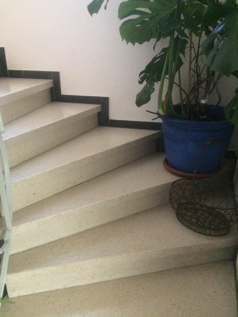 Monteurwohnung - PLZ 74420 (Deutschland) - Treppenhaus - Ferienwohnung Rosengarten