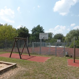 Monteurzimmer: Spiel- und Sportplatz - Campus Prackenfels