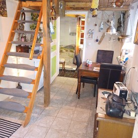 Monteurzimmer: kleine Wohnung auf 2 Ebenen
unten mit WC und Esstisch - Reinhard Hemme