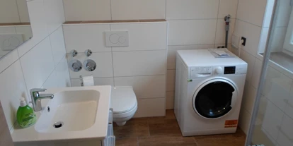 Monteurwohnung - Marktzeuln - Bad mit Wasch- Trockner - Vermietung-LIF
