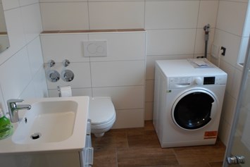 Monteurzimmer: Bad mit Wasch- Trockner - Vermietung-LIF