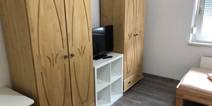 Monteurwohnung - Zimmertyp: Doppelzimmer - Buch (Neu-Ulm) - Monteurzimmer mit TV - Pensionstern