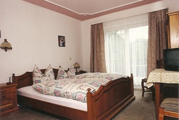 Monteurzimmer: Zimmer Nr. 62 für Monteure, mit Balkon zum Köditzer Park - Heinrich Dippold