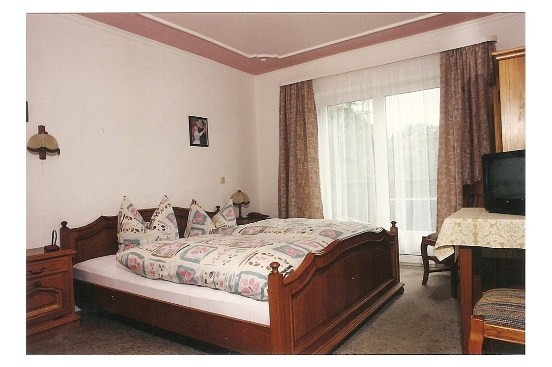 Monteurzimmer: Zimmer Nr. 62 für Monteure, mit Balkon zum Köditzer Park - Heinrich Dippold