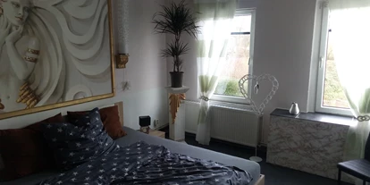 Monteurwohnung - Hund erlaubt - Schleswig-Holstein - Einzelzimmer mit 1,80m x 2,00m Boxspringbett - "Zur Fähre"