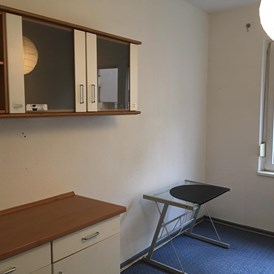 Monteurzimmer: 1 schönes Zimmer mit Kochmöglichkeit und großem Badezimmer! Separater Eingang!