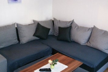 Monteurzimmer: gemütliche Sitzecke -  Ferienwohnung Marienplatz