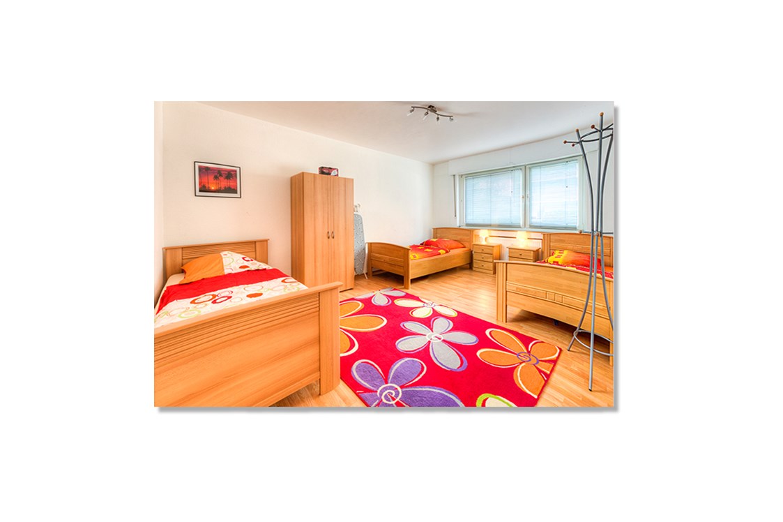Monteurzimmer: Schlafzimmer 1 - Apartment 3, vollausgestattete Wohnung für 4 - 6 Personen