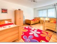 Monteurzimmer: Schlafzimmer 1 - Apartment 3, vollausgestattete Wohnung für 4 - 6 Personen