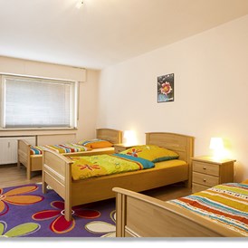 Monteurzimmer: Schlafzimmer 2 - Apartment 3, vollausgestattete Wohnung für 4 - 6 Personen