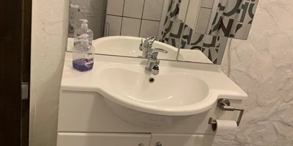 Monteurwohnung - PLZ 65623 (Deutschland) - eins der Bäder - Monteur Ferienhaus