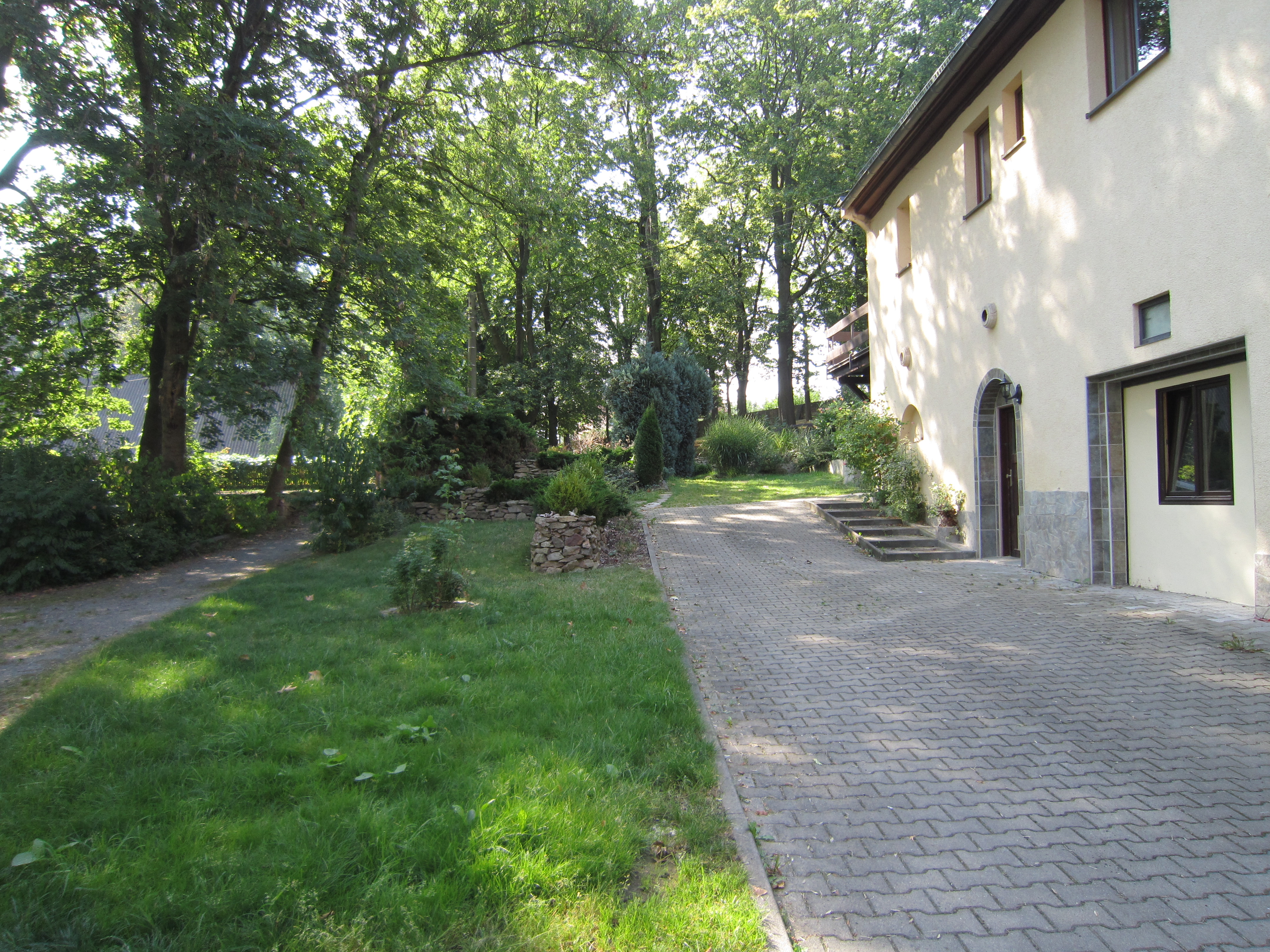 Monteurzimmer: Ruhige Lage, mitten im Grünen