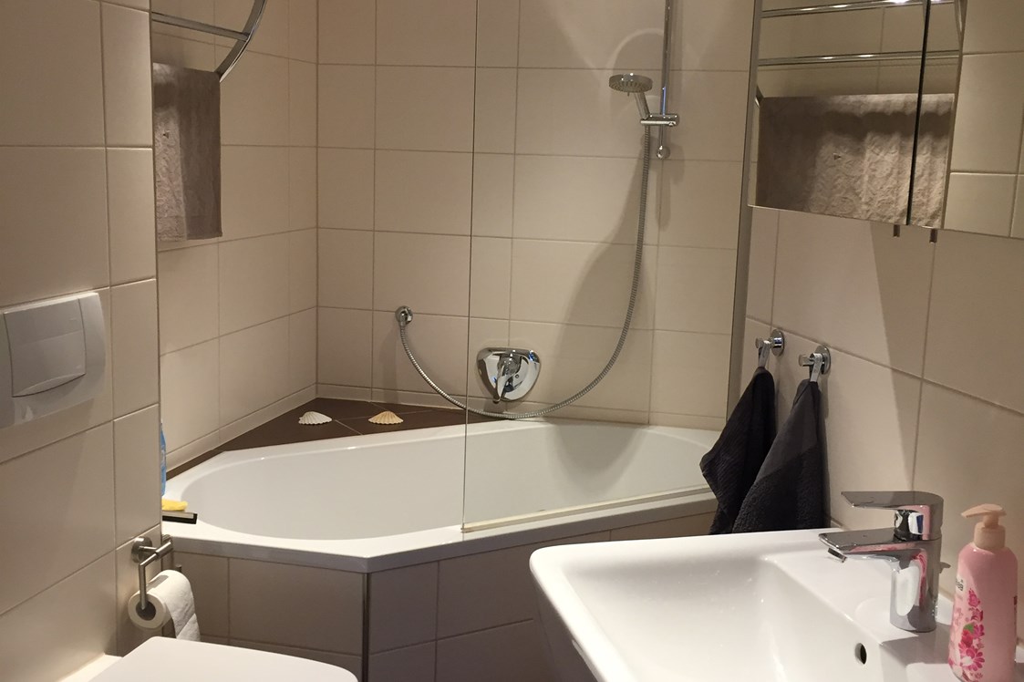 Monteurzimmer: Badezimmer - Ruhige Lage, mitten im Grünen