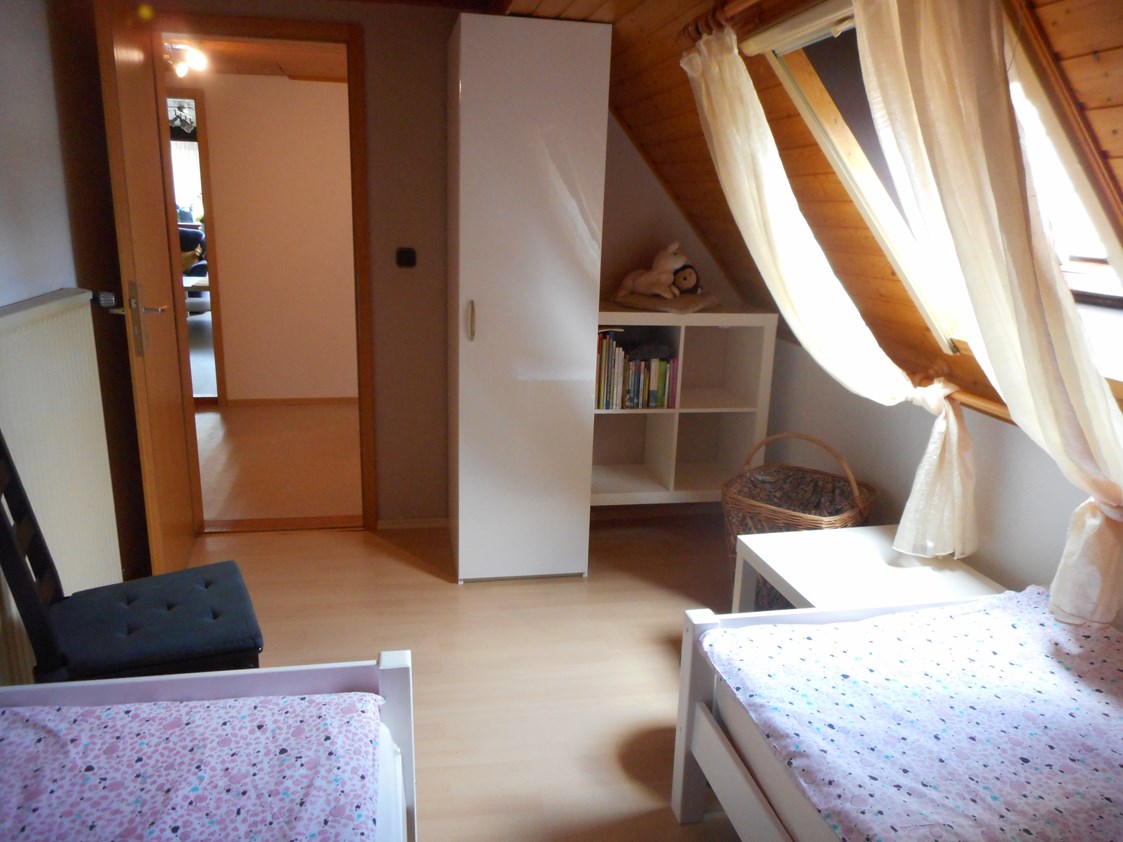 Monteurzimmer: Schlafzimmer mit 2 getrennten Betten - Ferienwohnung für Monteure/Arbeiter Weidhausser Gunzenhausen