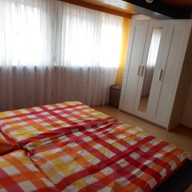 Monteurzimmer: Schlafzimmer mit Doppelbett - Ferienwohnung für Monteure/Arbeiter Weidhausser Gunzenhausen