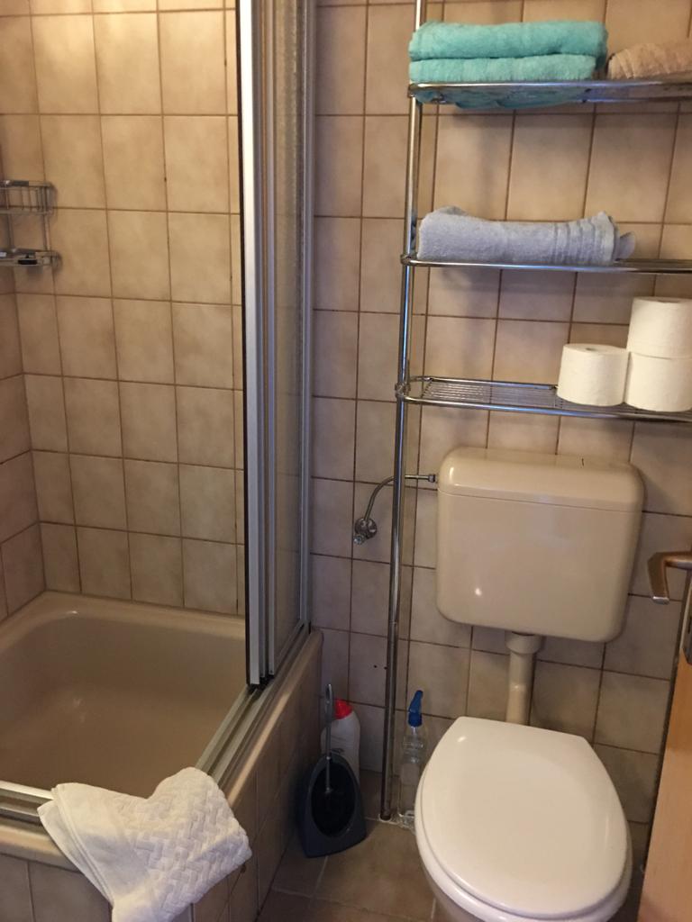 Monteurzimmer: Bad - Hannelore Knips